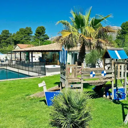 La 'villa Garlaban' En Provence Classee 5*****