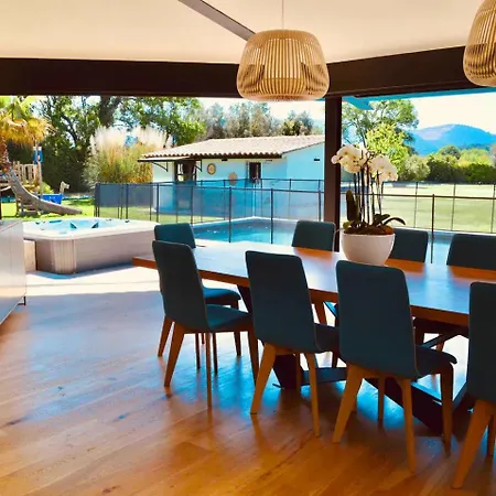 La 'villa Garlaban' En Provence Classee 5***** Villa *